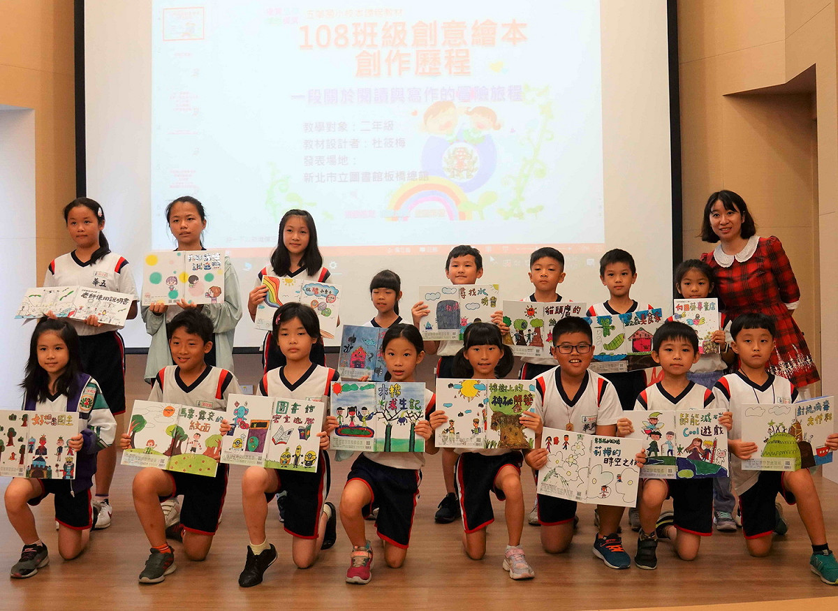 五華國小學童創作16本繪本故事故事，各具不同特色。 圖：王峻昌／攝