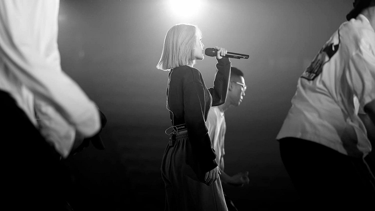 楊丞琳出道20年演唱會台灣最終章，神秘嘉賓為李榮浩，透過視訊2人與演唱會中合體。 圖：翻攝自楊丞琳 粉絲專頁