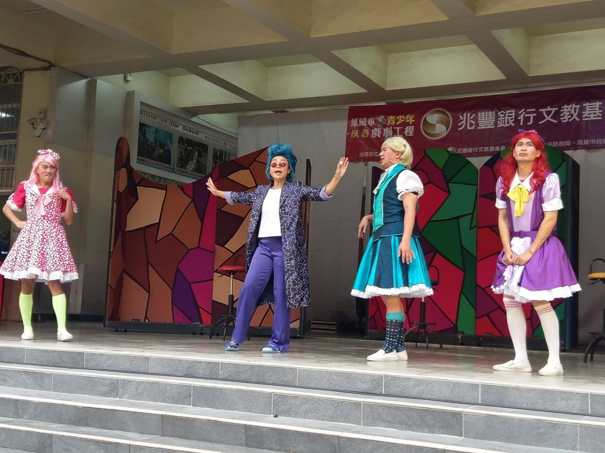 紙風車文教基金會演出反毒戲劇「拯救浮士德」，杜絕毒品進入校園。 圖：紙風車文教基金會／提供