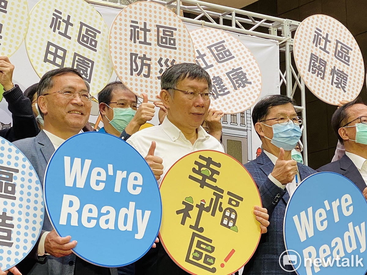 台北市長柯文哲（中）、副市長彭振聲（右）、蔡炳坤（左）。 圖：周煊惠 ／攝
