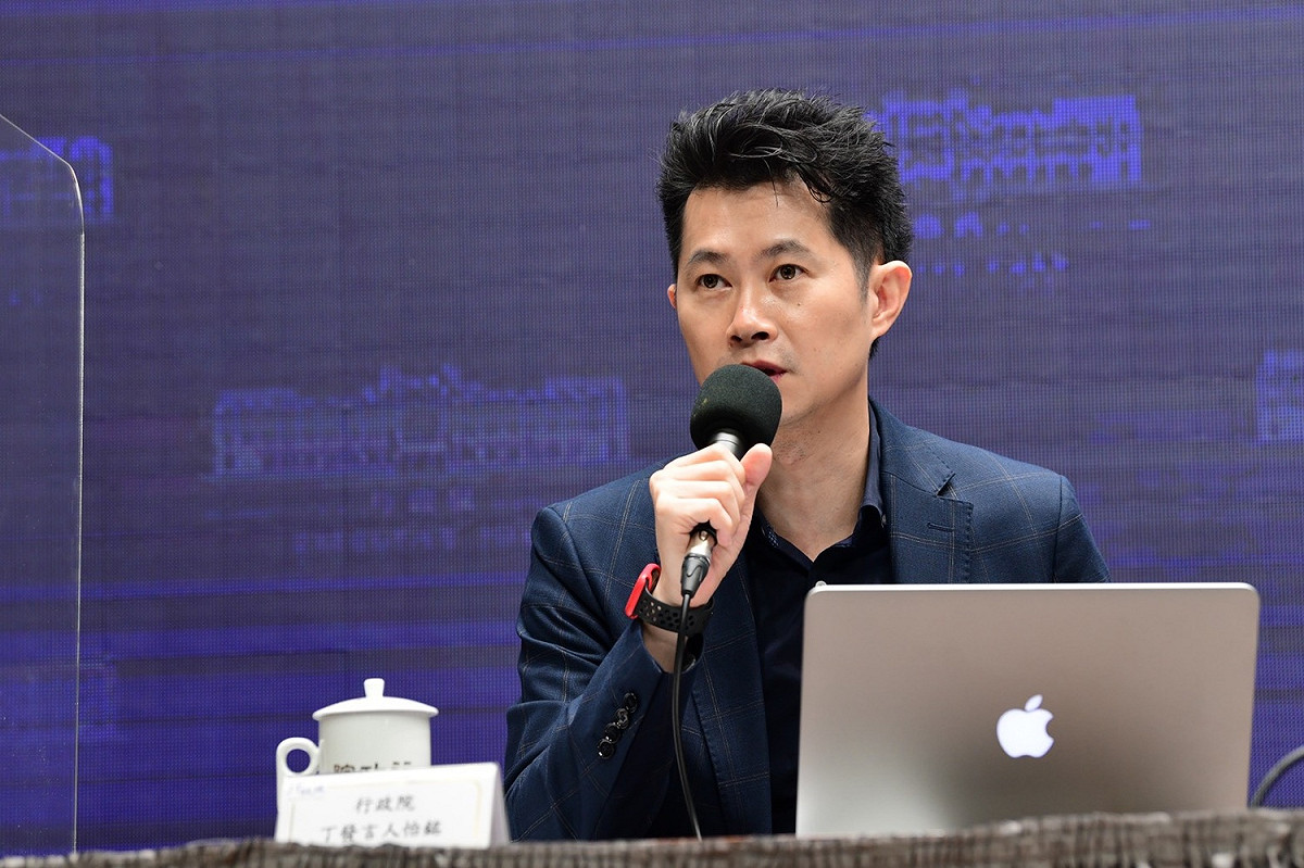 行政院發言人丁怡銘今（9）日表示，有鑒於國內疫情趨於穩定，行政院長蘇貞昌指示秘書長李孟諺盤點相關大型會議，排定再召開時程。 圖：行政院提供
