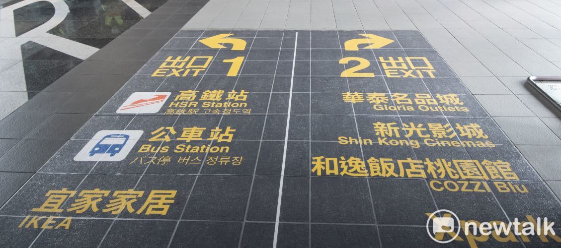 青埔地區休閒娛樂設施陸續進駐，近來利用機場捷運到青埔旅客逐漸增加，年底五月天將在青埔辦跨年演唱會，勢必帶動更多旅運人潮。 圖：林昀真／攝（資料照片）