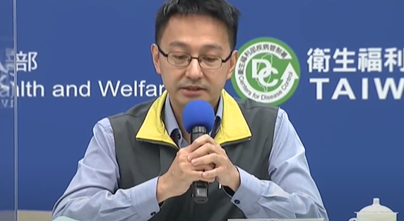 中央流行疫情指揮中心醫療應變組副組長羅一鈞。 圖：擷取自指揮中心直播畫面