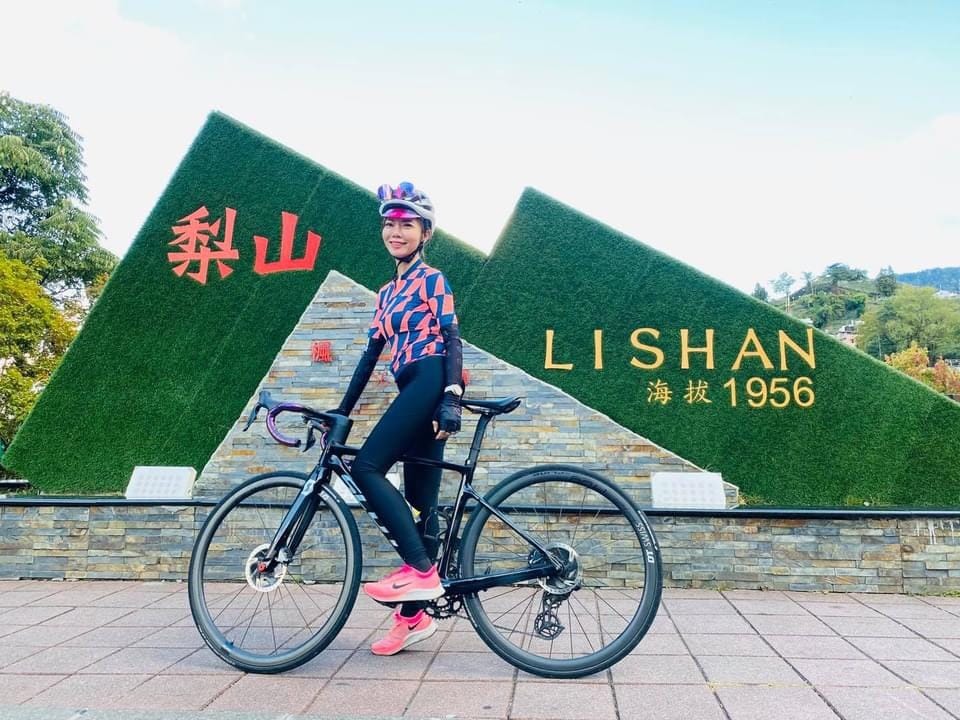 在世界各地騎過單車的夏美認為，最美的風景還是在台灣！這次的梨山騎旅被大梨山的美景感動。 圖：參山處/提供