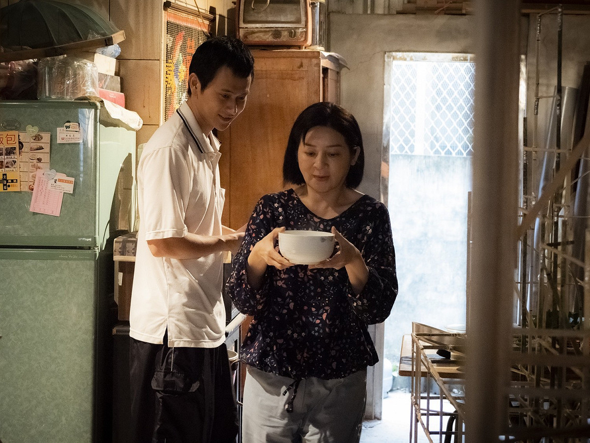 劉冠廷在《同學麥娜絲》中，與王彩樺湊成最溫暖的一對情侶。 圖：甲上娛樂/提供