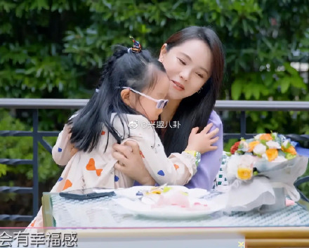 伊能靜帶著女兒上節目。 圖：翻攝自興趣八卦微博