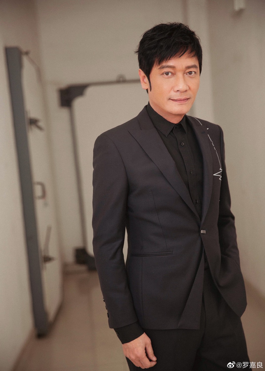 57歲演員羅嘉良近期被人拍到頻繁出入香港癌症中心，因此傳出他罹癌傳言。 圖：翻攝微博