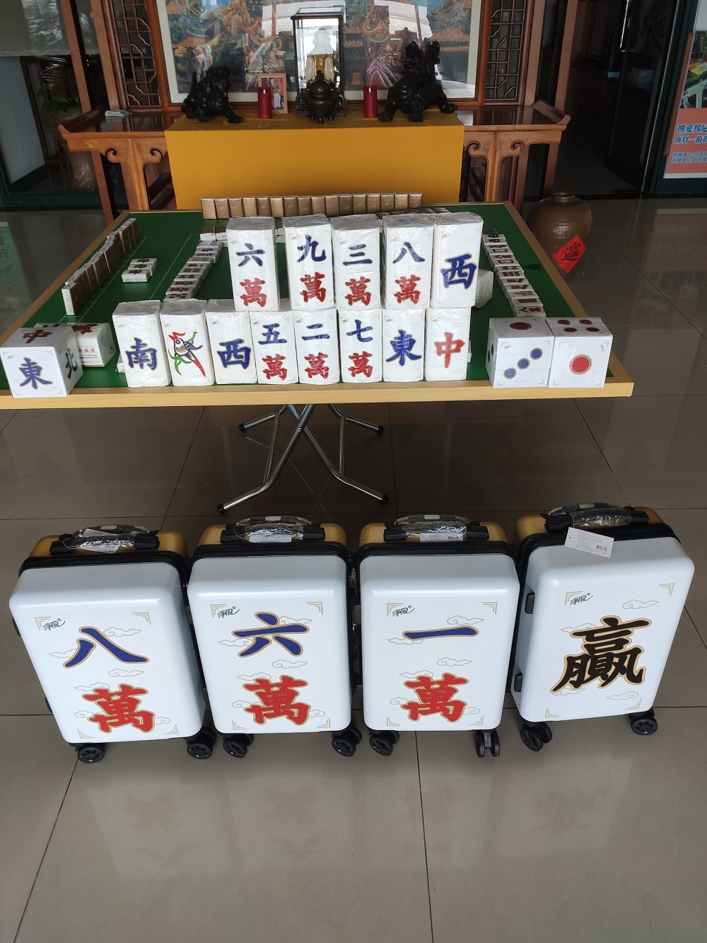 北港故事館有陳設有麻將衛生紙及行李箱。 圖：北港故事館/提供