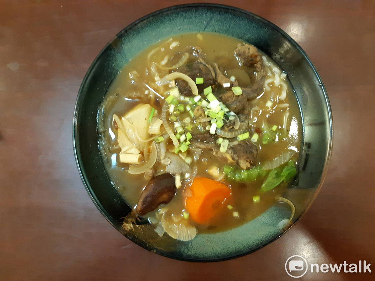 牛肉麵讓行政院發言人丁怡銘成了媒體追逐的焦點。 圖：蔡坤龍/攝（示意圖，資料照）