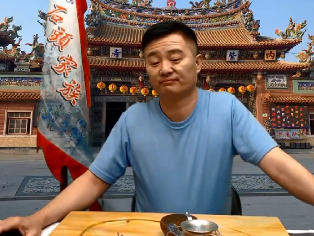高雄內門區瑞山里長謝振城因驅趕並恫嚇開車撞罷韓志工，被法院判刑4月。 圖：翻攝「石頭里長」Youtube直播（資料照）