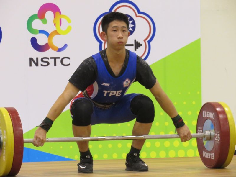 2020年世界青少年視訊舉重錦標賽(2020 IWF Online Youth World Cup)第二日賽事，台灣小將楊帆順在男子61公斤級賽事，創下個人最佳成績，可惜仍與獎牌擦身而過。 圖／舉重協會提供