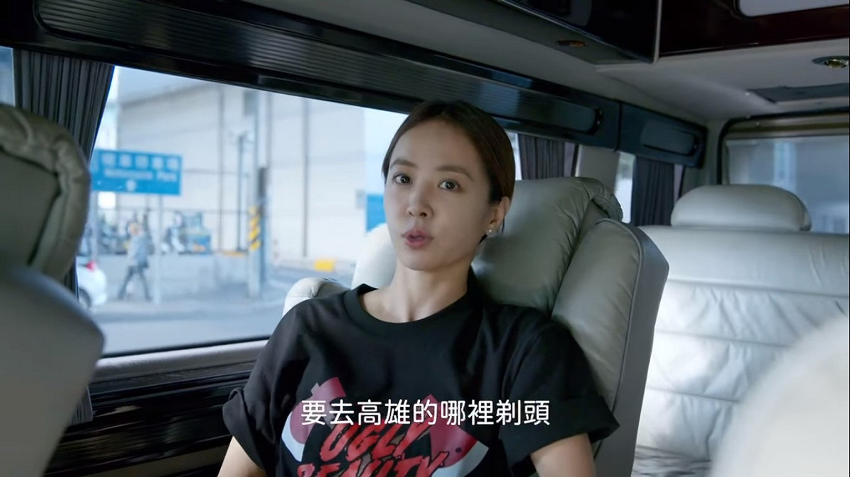 蔡依林原本想問高雄鄉親推薦她去哪裡玩，但不輪轉的台語讓她把七濤說成剃頭，笑翻一票網友。