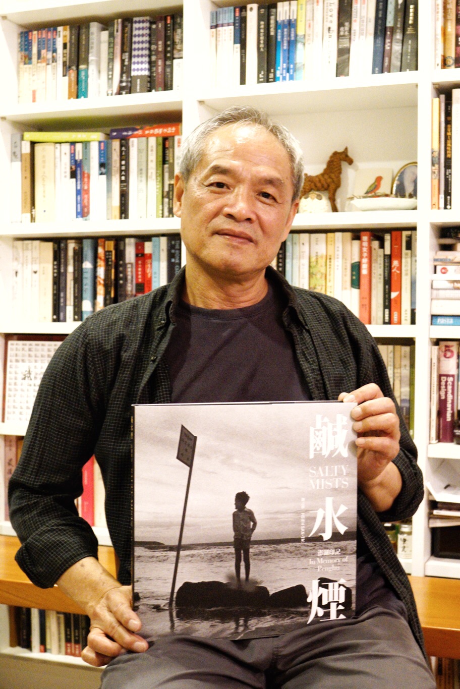 攝影家謝三泰今年11月新出版的『鹹水煙--澎湖印記』攝影集，用影像記錄他的故鄉地景和澎湖人的勞動、生活、宗教，情感洋溢，散發濃濃的澎湖鄉愁。 圖：張良一/攝