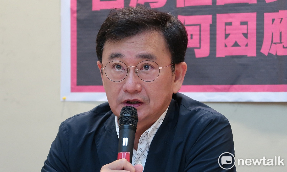成大電機系教授李忠憲今（21）日表示，民進黨裡有中國國民黨特務，是歷史痕跡，雖痛苦但可以想像，但中國國民黨一副事不關己的樣子，真的令人感到不可思議。（圖為民進黨立委黃國書） 圖：林朝億/攝(資料照)