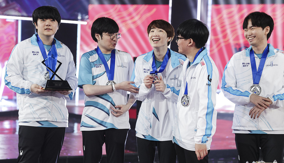 新科世界冠軍上路Nuguri與輔助選手BeryL成為自由選手，DAMWON Gaming表示將會努力嘗試與選手簽訂新約。 圖：翻攝自LOL Esports flickr