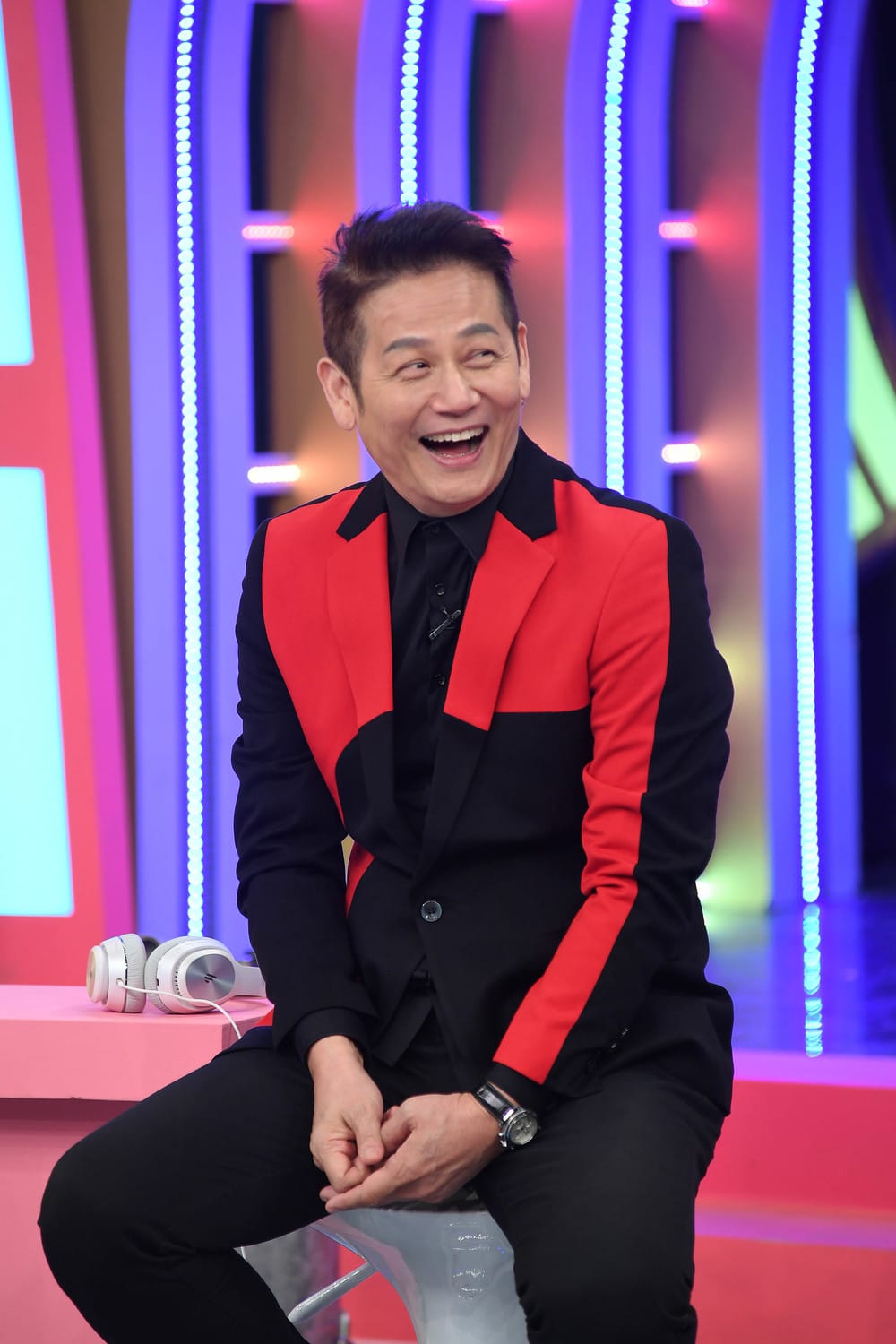 徐乃麟今天進棚錄《天才衝衝衝》，面對主持搭檔徐凱希戀情曝光，他幫忙舉例周杰倫緩頰，同時也分享他對美國總統大選的看法。 圖：華視/提供