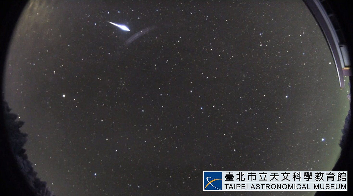今日前後將迎來獅子座流星雨極大期。 圖：台北市天文館／提供