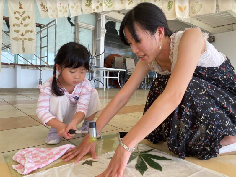 大古山休閒農業區的花草拓染體驗。 圖：桃園市政府／提供