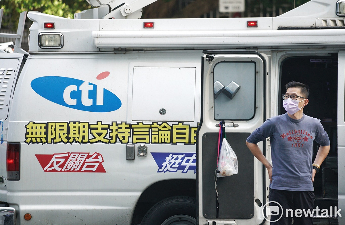 國家通訊傳播委員會（NCC）昨天宣布否決中天新聞台換照，中嘉數位今（19）天則正式向NCC提出頻道移動申請，要把原本在85台的寰宇新聞台移動至52台。 圖：張良一/攝