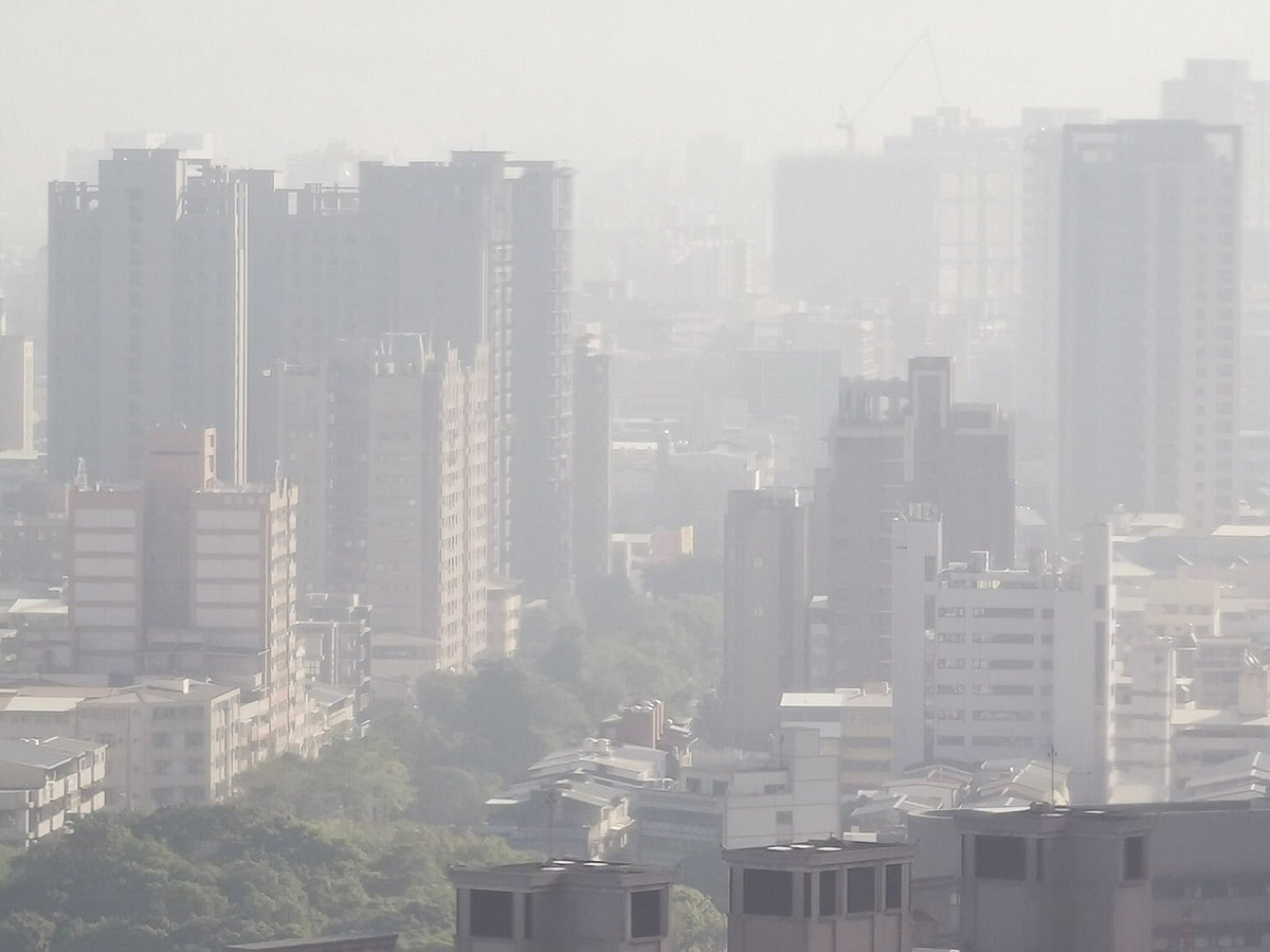 台中市的天空。 圖:取自卓冠廷臉書