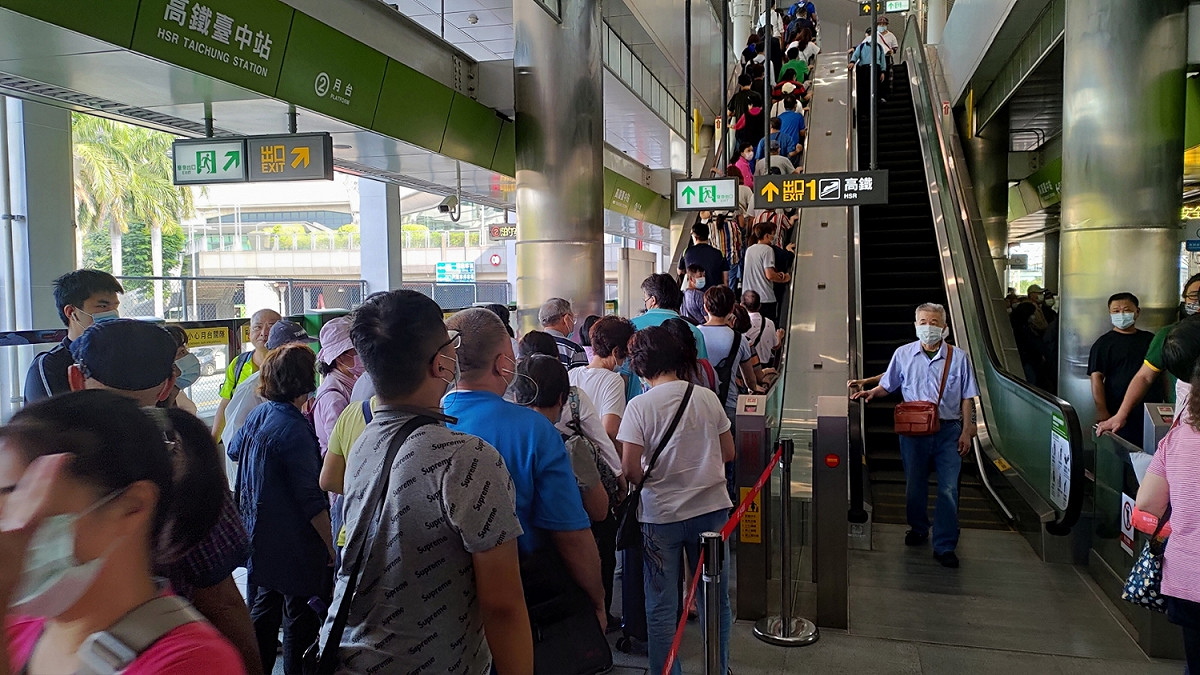 台中捷運綠線高鐵台中站每日載客量都破萬，中捷公司宣布將於12/7起家開凌晨班車。 圖：中捷公司／提供