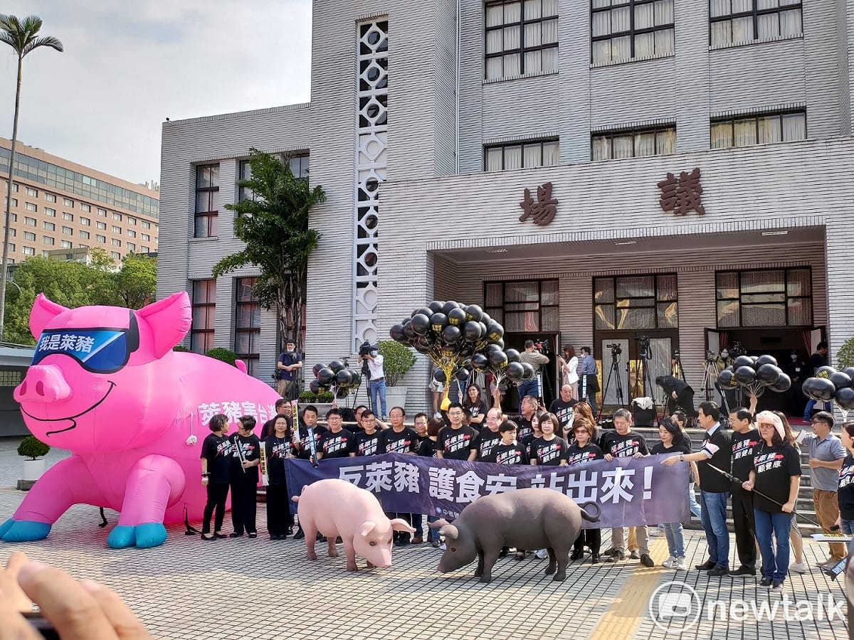 國民黨參與秋鬥大遊行，桃園市產業總工會呼籲藍營「不要用秋鬥來洗白」。 圖：黃建豪/攝(資料照)