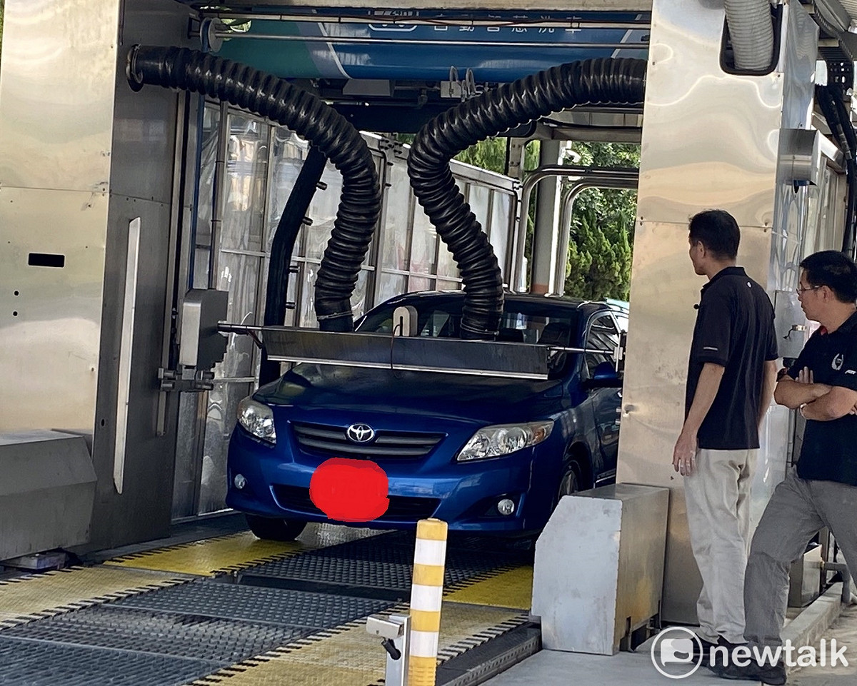 透過太古車咕嚕APP，可享受洗車無接觸服務。 圖：唐復年/攝