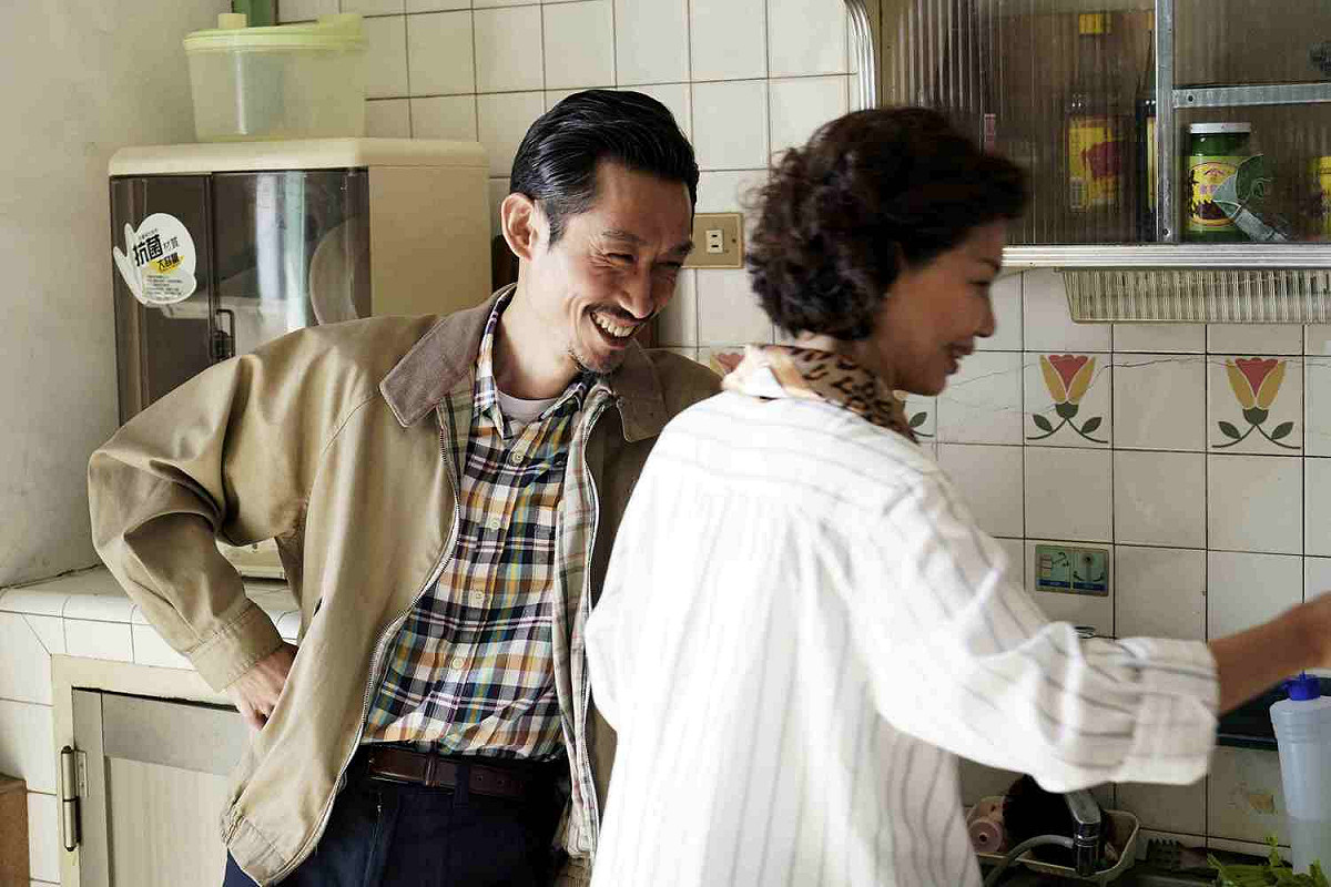 陳竹昇與于子育在《俗女養成記》中飾演一對夫妻檔，默契十足。 圖：公視/提供