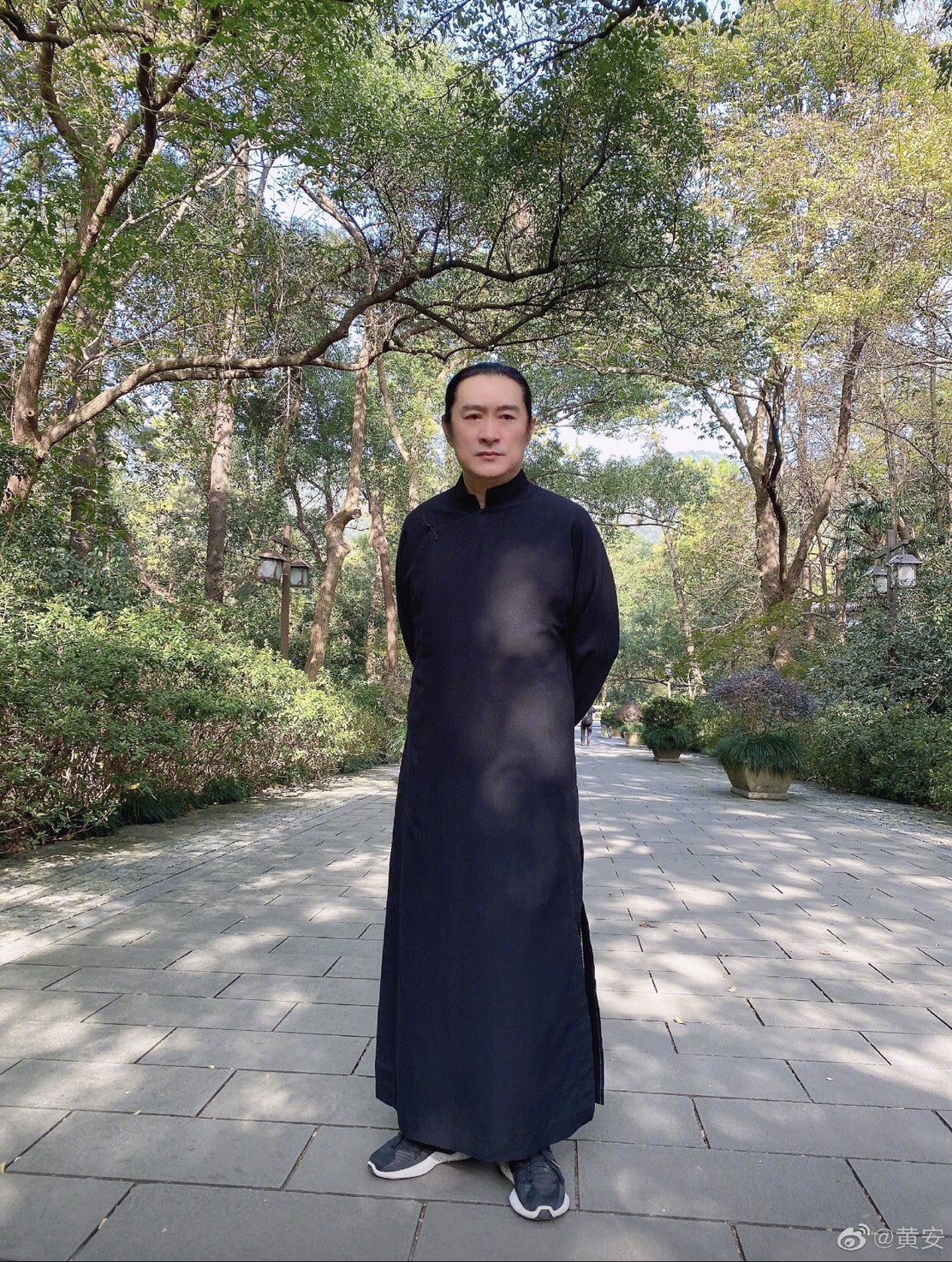黃安不滿在中國工作想返台過年的商人，抵台後仍要隔離14天，怒嗆：「回家還要看臉色」？ 圖：翻攝微博