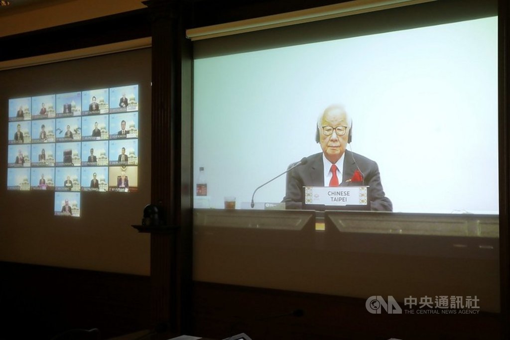 APEC經濟領袖會20日晚間以視訊進行並順利結束，總統府會後發布新聞稿表示，領袖代表台積電創辦人張忠謀全程與會，過程順利，圓滿達成任務。 圖/中央社