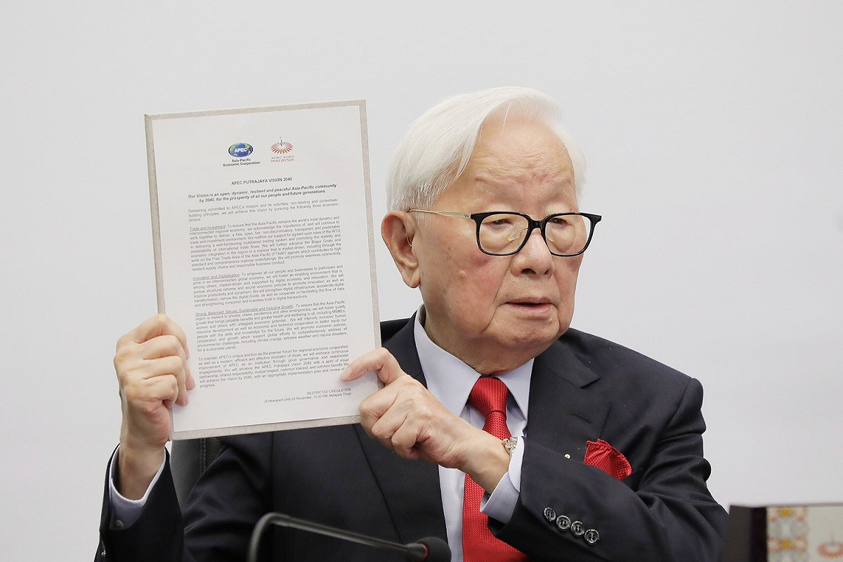 亞太經合會（APEC）經濟領袖會議昨（20）晚以視訊方式登場，總統蔡英文今（21）晚特別在臉書感謝我國領袖代表，台積電創辦人張忠謀表「謝謝Morris，台灣有你真好！」 圖：取自蔡英文臉書
