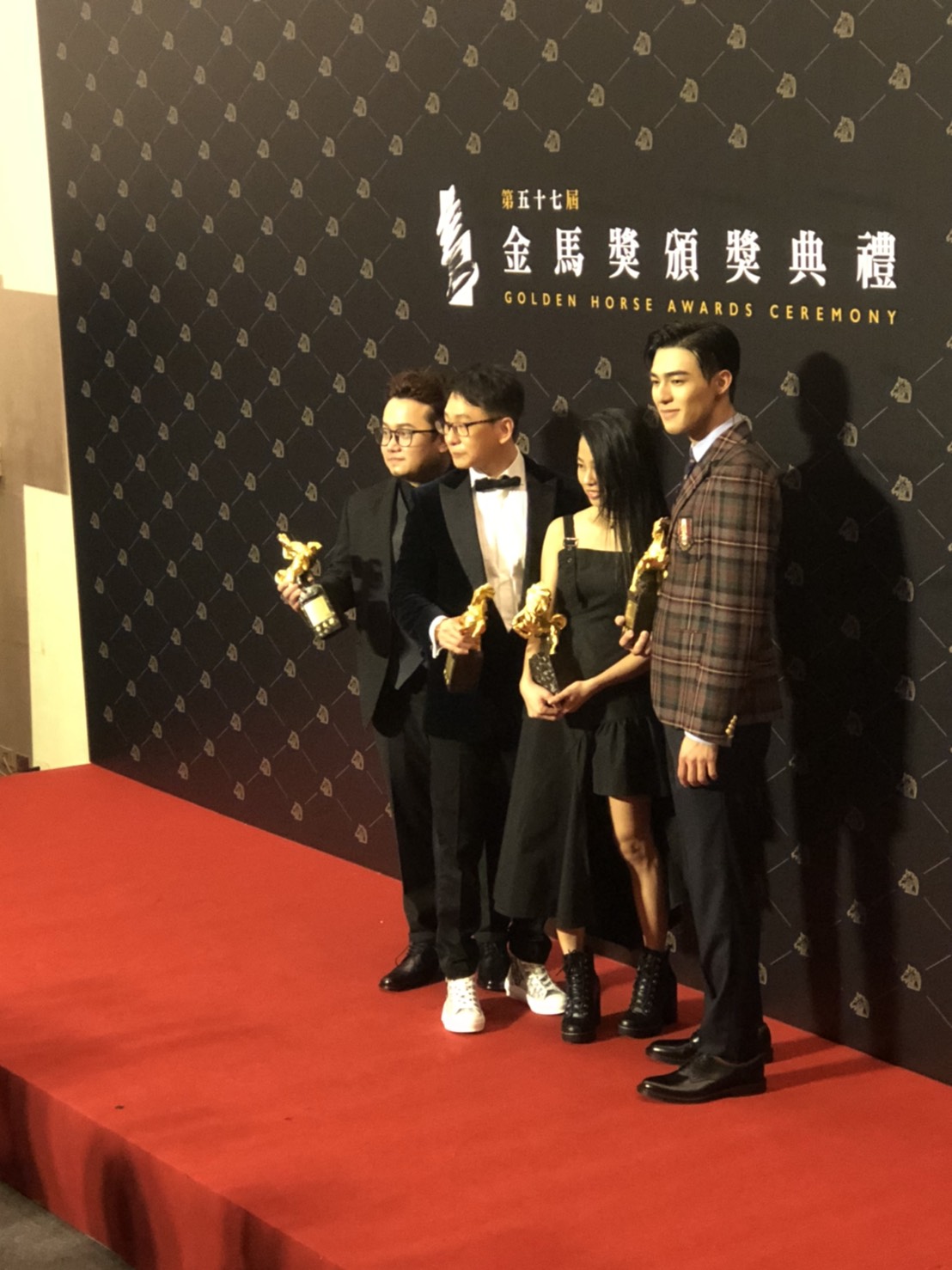 陳昊森(右1)主演的電影《刻在你心地的名字》由盧廣仲演唱的主題曲〈刻在我心底的名字〉獲金馬獎最佳電影原創歌曲。 圖：楊瑾錚/攝