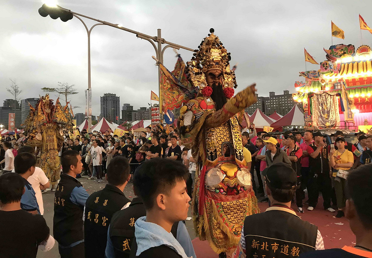 現場邀全臺灣上百家供奉玄天上帝宮廟熱鬧展開慶祝。 圖：新北市民政局提供