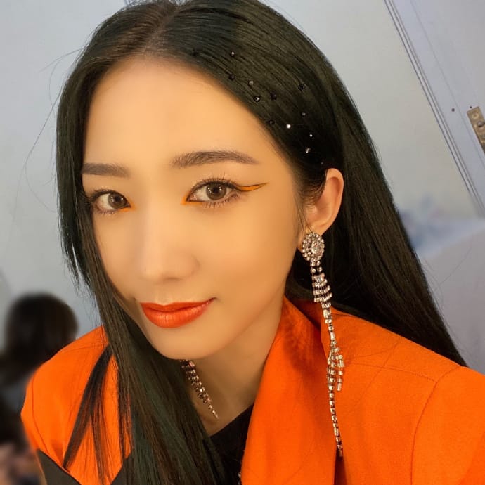 孟美岐是中韓偶像組合「宇宙少女」中國籍成員，也是「火箭少女101」的中心位。 圖：翻攝自孟美岐微博