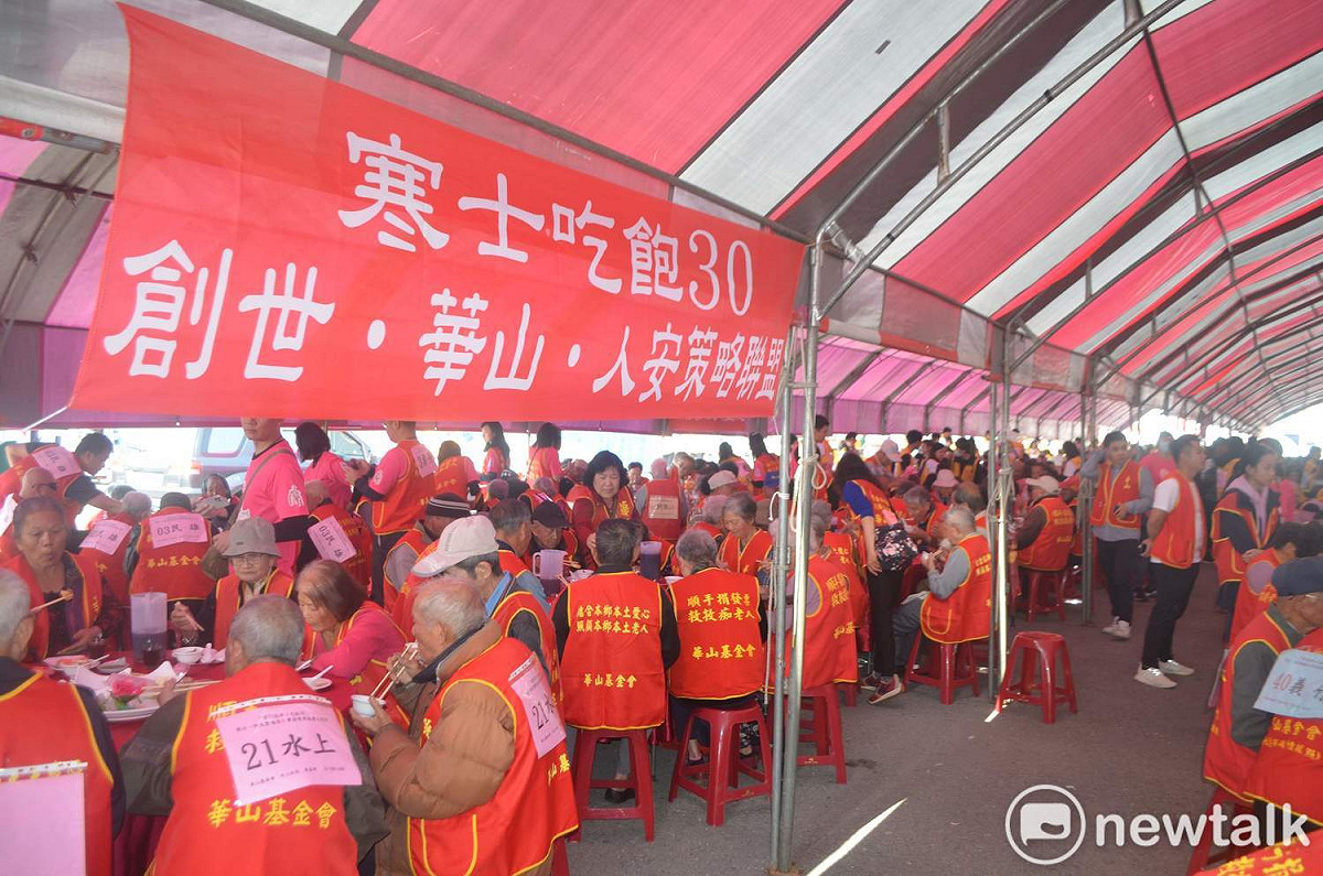 街友尾牙宴已經連續舉辦30年，今年因疫情影響，首度停辦。 圖：蔡坤龍/攝（資料照）