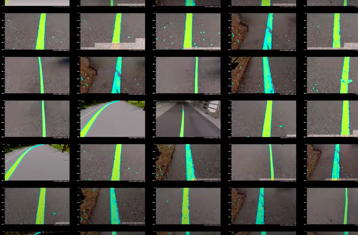 App透過道路的指引線判斷盲人跑者位置，並發出提醒。 圖：翻攝自Google Youtube