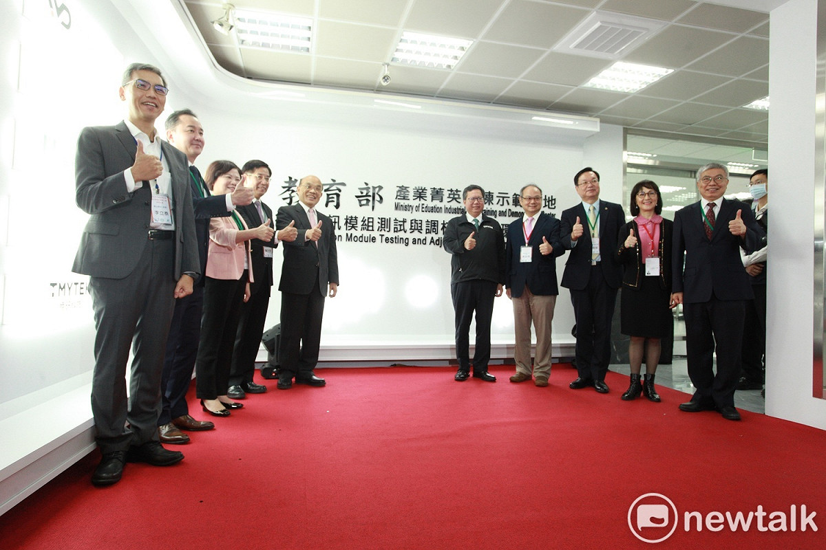 蘇貞昌說，台灣技職教育培養許多人才，讓台灣得以在武漢肺炎疫情發生時迅速組成口罩國家隊提升口罩產能，不僅給國人使用，還輸出友邦，讓台灣被全世界看見。 圖：林昀真／攝