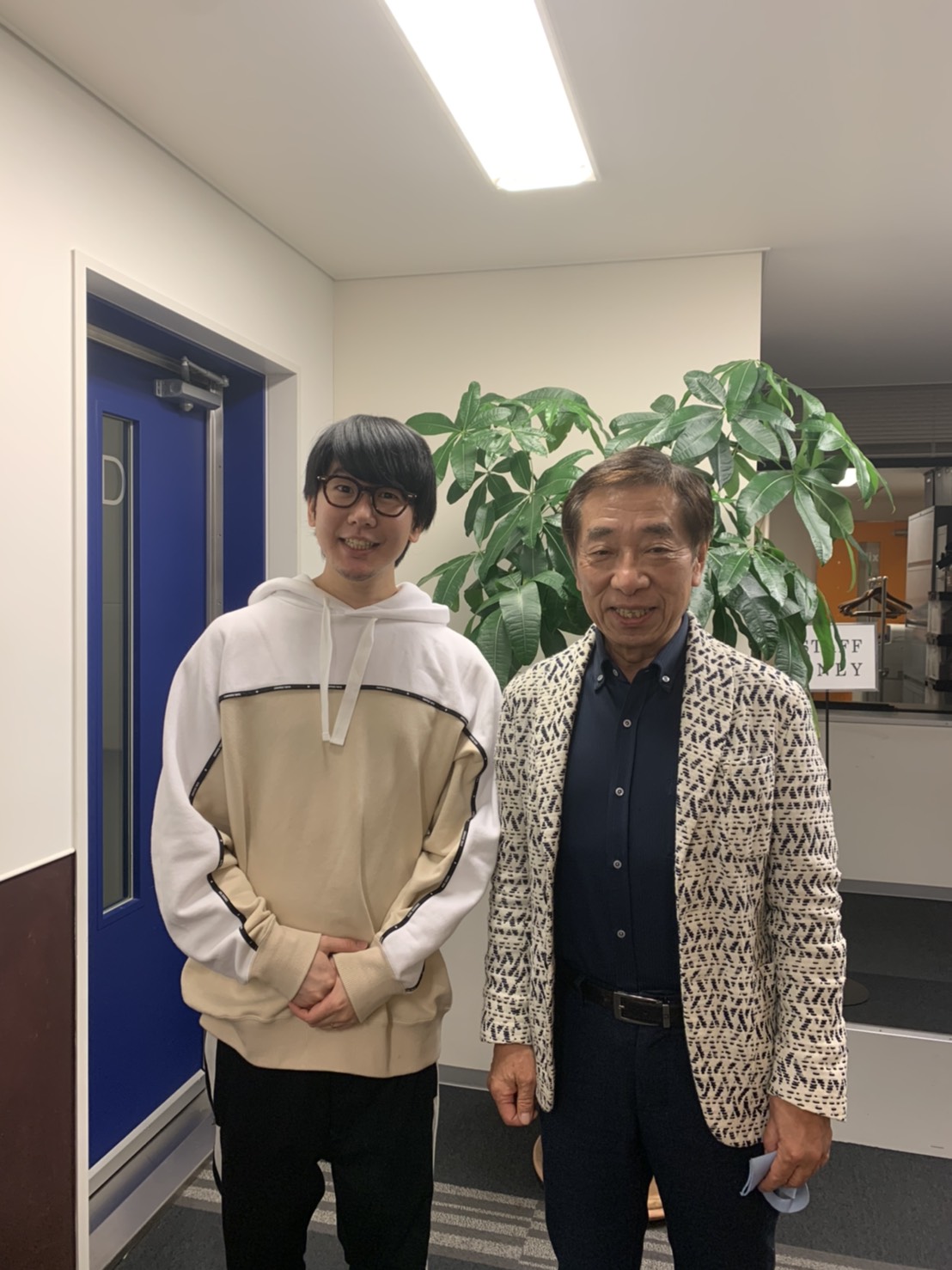 花江夏樹(左)為近期爆紅動漫《鬼滅之刃》「炭治郎」的聲優。 圖：翻攝自花江夏樹 Twitter