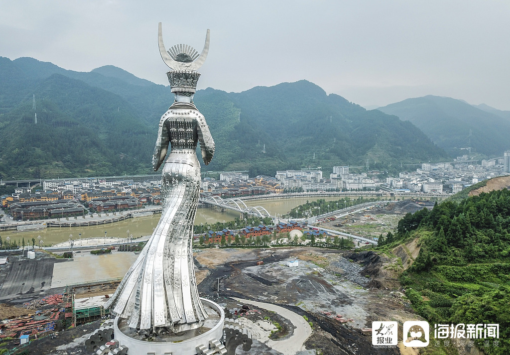 貴州脫貧縣花了8,600多萬人民幣打造88公尺高的苗族仰阿莎女神雕像。 圖 : 翻攝自海報新聞