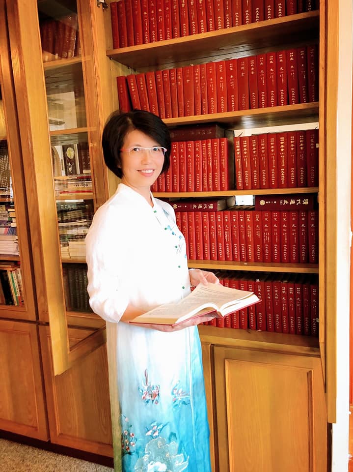 作家王瓊玲教授日前將藏書捐給國立臺灣圖書館。 圖/王瓊玲臉書