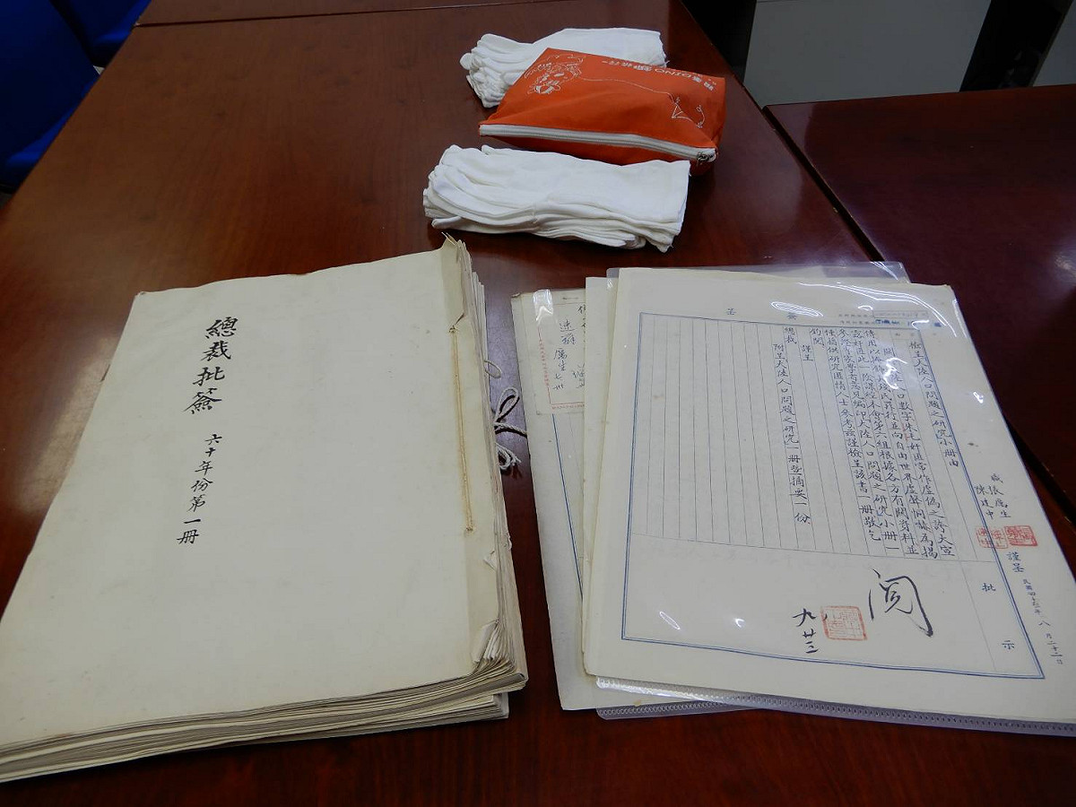 這37筆係促轉會於去年11月間所審定的4,286筆「總裁批簽」檔案部分，因為國民黨遲未辦理移歸作業，故促轉會今日前往黨史館點收。 圖：促轉會提供