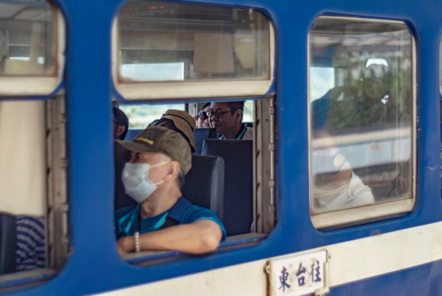 藍皮列車將以以形狀、顏色、味道、記憶等四大方向為修復原則，翻新車廂。 圖：屏東縣政府／提供