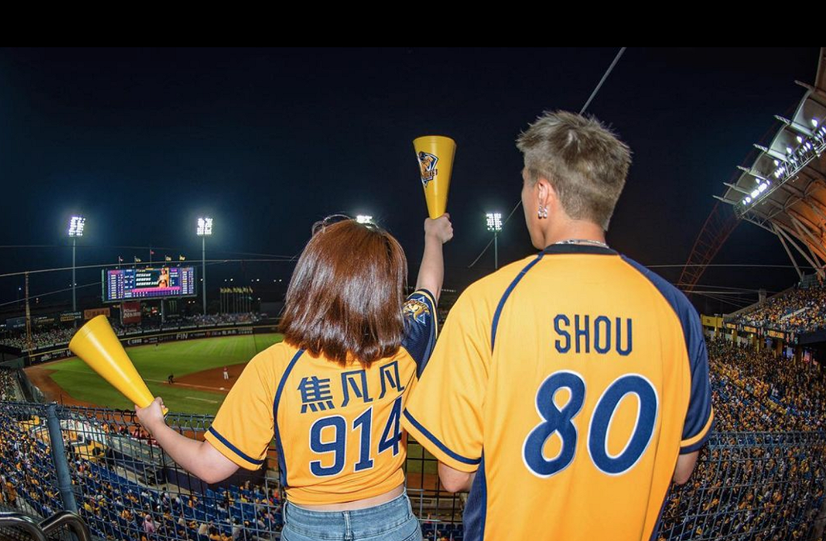 婁峻碩(右)與焦凡凡(左)感情依舊穩定。 圖：翻攝Instagram／fan0914fan／貼文