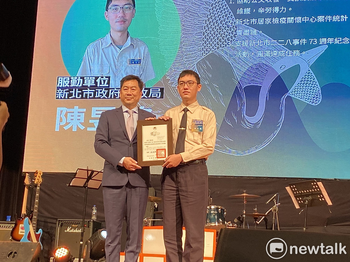 畢業於清華大學的役男陳昱銘自學資訊設計實力不凡，設計統計表單，並將GOOGLE各項表單及試算表自動化。 圖：王峻昌／攝