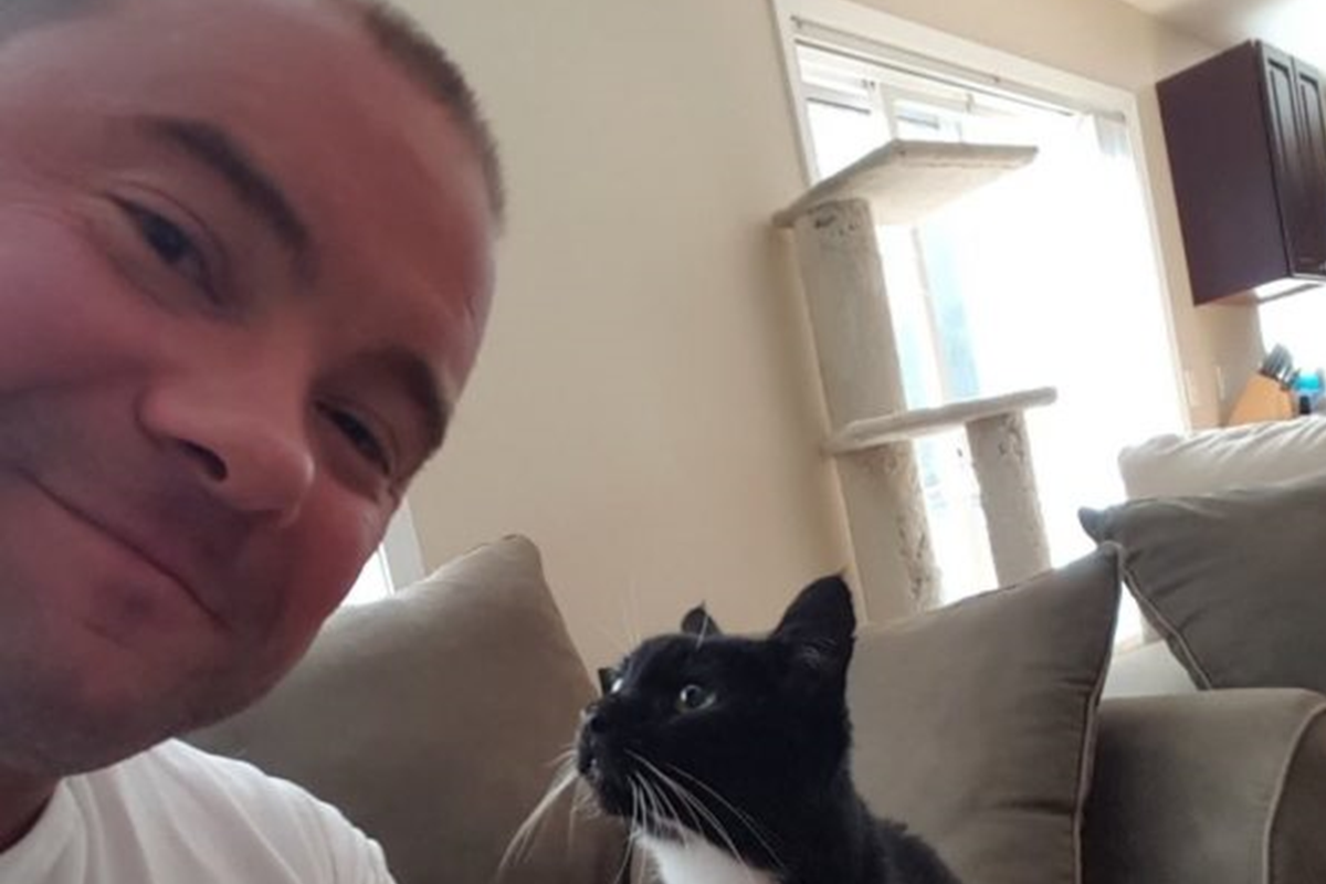 一位暖心男子提姆在臉書上看到賽咪的故事，覺得很難過。 圖：Purrfect Pals Cat Sanctuary and Adoption Centers、Tim Adams／提供