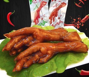 電商平臺刊登違規案件主要為肉鬆餅、雞皮餅乾、鳳爪及含肉自熱小火鍋等境外含肉產品(圖為中國雞爪)。 圖：防檢局／提供