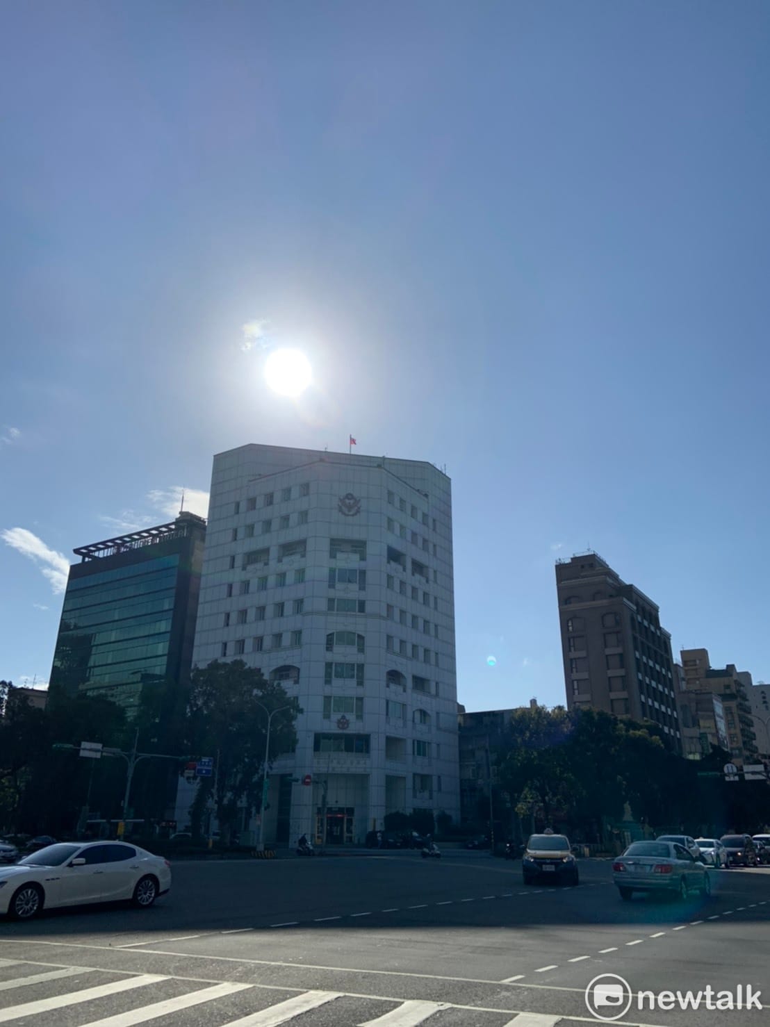 氣象局表示今日西部地區高溫可達30度，日夜溫差較大。 圖：張家寧／攝