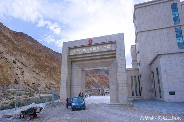 中國與尼泊爾邊界的中方海關。尼泊爾議員指控中國侵佔中尼邊境兩公里的土地。 圖 : 翻攝自微信 / 頭條號 / 丸治泛娛樂