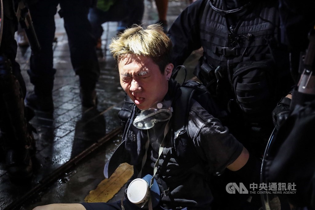 香港行政長官林鄭月娥25日首次提出有條件赦免在「反送中」運動中被捕的18歲以下未成年人。（示意圖） 圖：中央社（資料照）