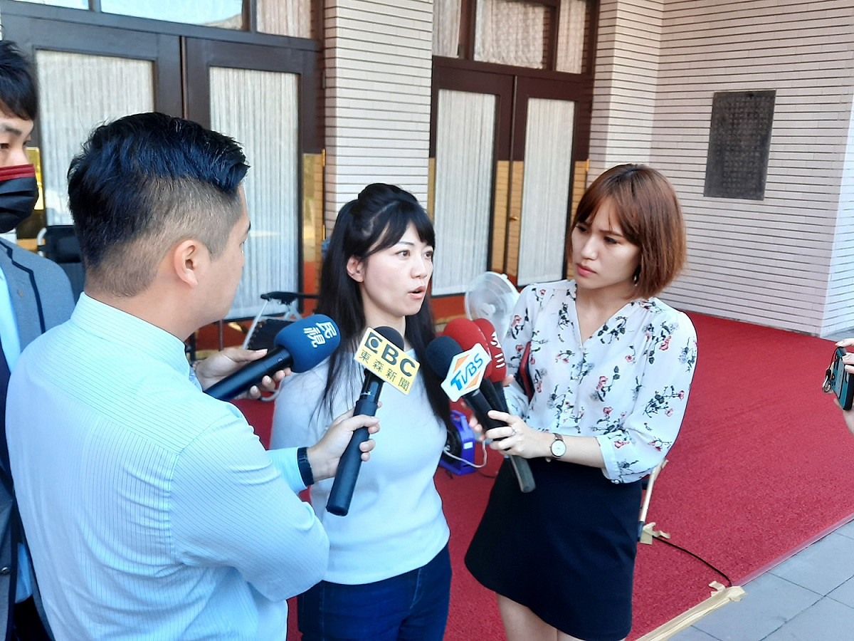 高嘉瑜在立法院受訪。 圖:陳佩君/攝